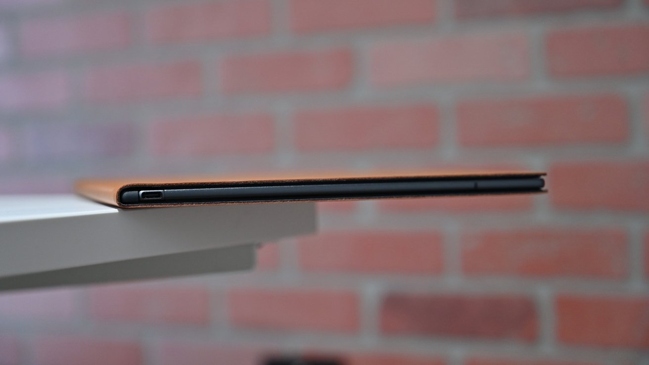 40885-79137-remarkable-2-thinness-and-usb-c-port-xl